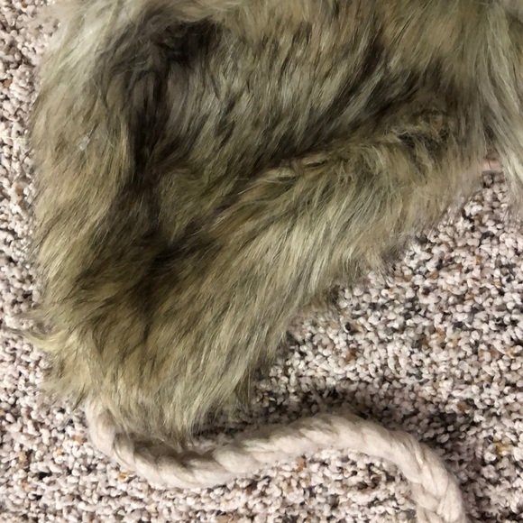 AE adorable knitted toboggan! Fur inside. Pink/tan - Picture 2 of 3